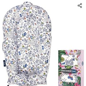 Dock a Tot Deluxe+ with cover